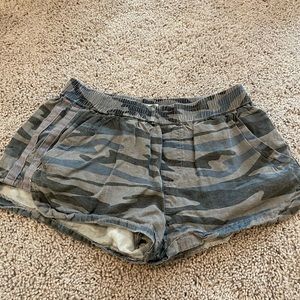vintage havana blue camo shorts
